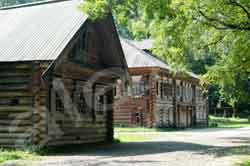 Уголок музея деревянного зодчества на Щёлоковском хуторе в Нижнем Новгороде, дома середина 19 века